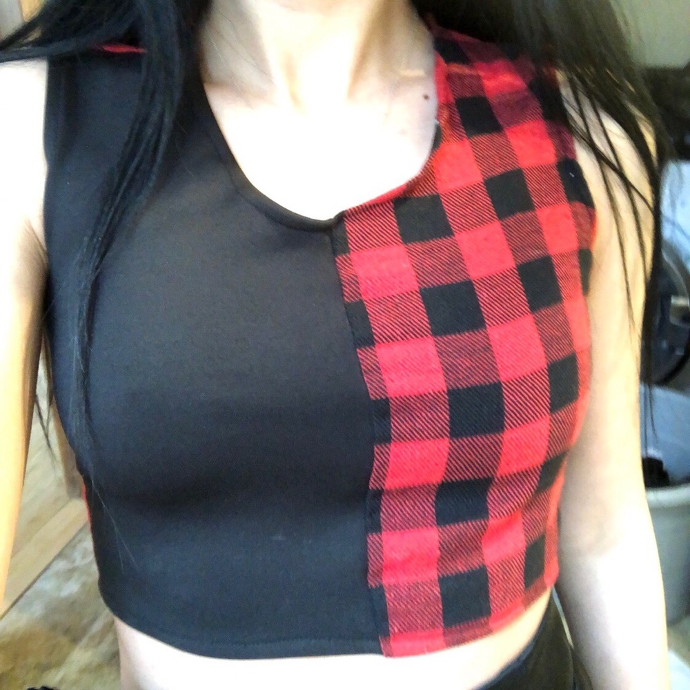 Black and red plaid cropped top